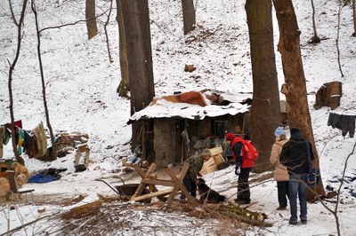 Polovina osob bez domova pomoc odmítá a tráví čas v improvizovaných přístřeších. Foto: Petr Havránek