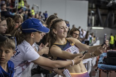 Femke Bolová oslavila světový rekord s diváky. Foto: Jiří Zerzoň