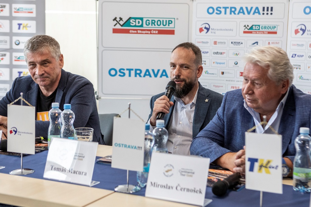 Primátor Tomáš Macura (uprostřed) s hejtmanem Ivo Vondrákem a majitelem pořádající agentury TK Plus Miroslavem Černoškem na tiskové konferenci ke Zlaté tretře. Foto: Jiří Zerzoň Primátor Tomáš Macura (uprostřed) s hejtmanem Ivo Vondrákem a majitelem pořádající agentury TK Plus Miroslavem Černoškem na tiskové konferenci ke Zlaté tretře. Foto: Jiří Zerzoň