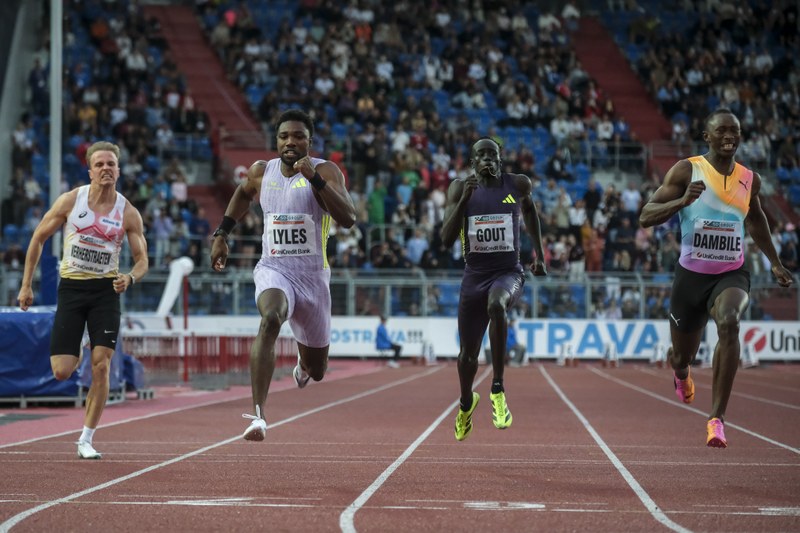Noah Lyles běží pro světový rekord v běhu na 150 metrů. Foto: Adolf Horsinka