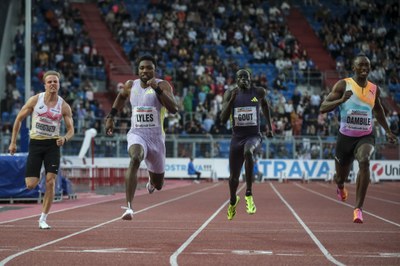Noah Lyles běží pro světový rekord v běhu na 150 metrů. Foto: Adolf Horsinka