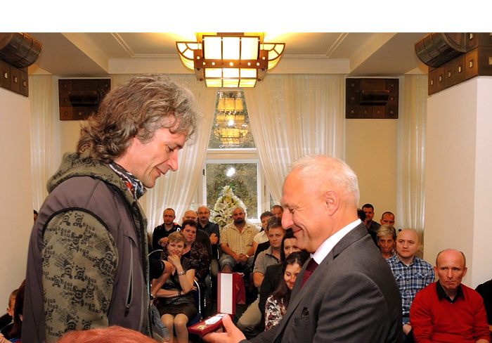 Vyznamenání převzal také Milan Biegoň.