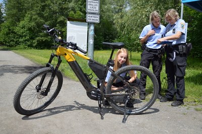 Značení jízdního kola syntetickou DNA. Foto: MPO