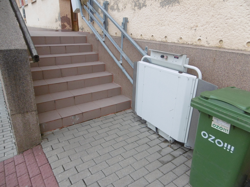 šikmá schodišťová plošina zdola