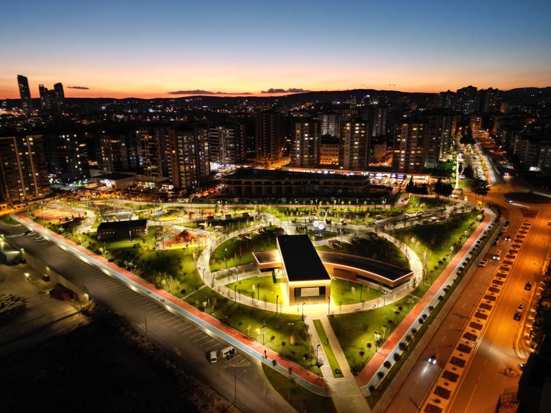 Green city - Gaziantep ve tmě.jpg