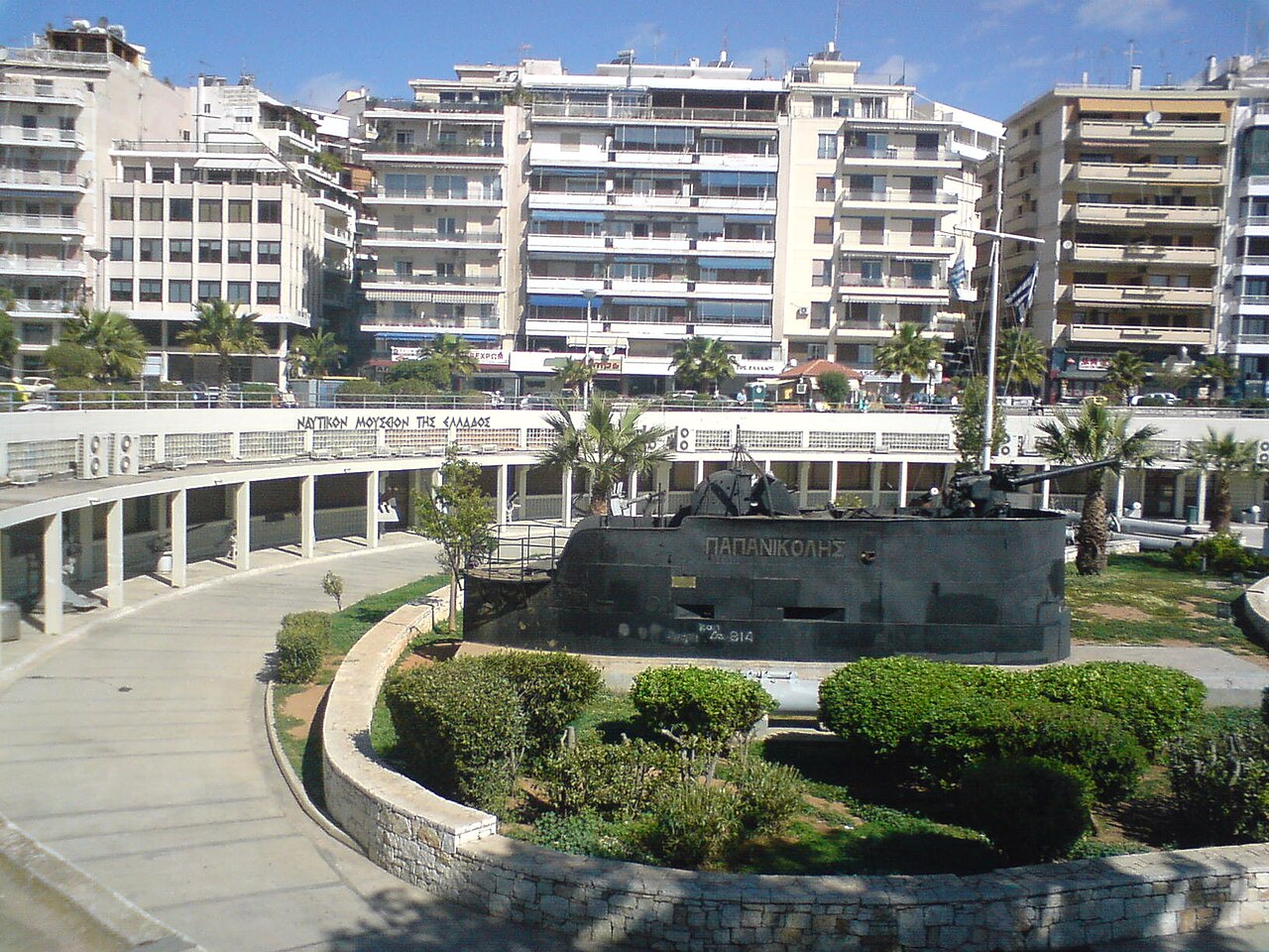 Hellenic_Maritime_Museum_frontyard.jpg