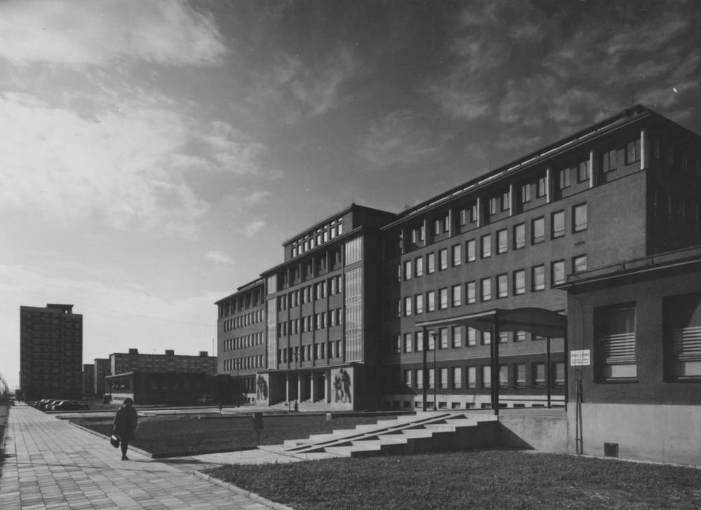 Poliklinika na Opavské ulici v Porubě v 60. letech 20. století