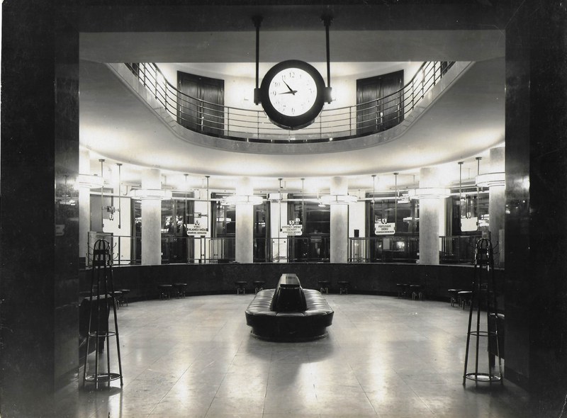 2b. Moravsko-ostravská spořitelna, interiér.jpg