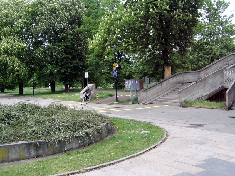 Trasa E - centrum, Komenského sady