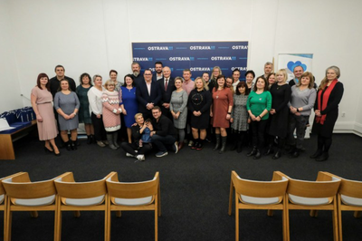 Ostrava’s Mayor Jan Dohnal and Deputy Mayor Zbyněk Pražák thanked foster carers for their dedicated efforts. Photograph: Adolf Horsinka 