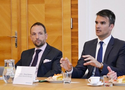 Sergi Barbero (right) talks about the new Chassix plant, with Mayor Tomáš Macura. Photo: René Stejskal