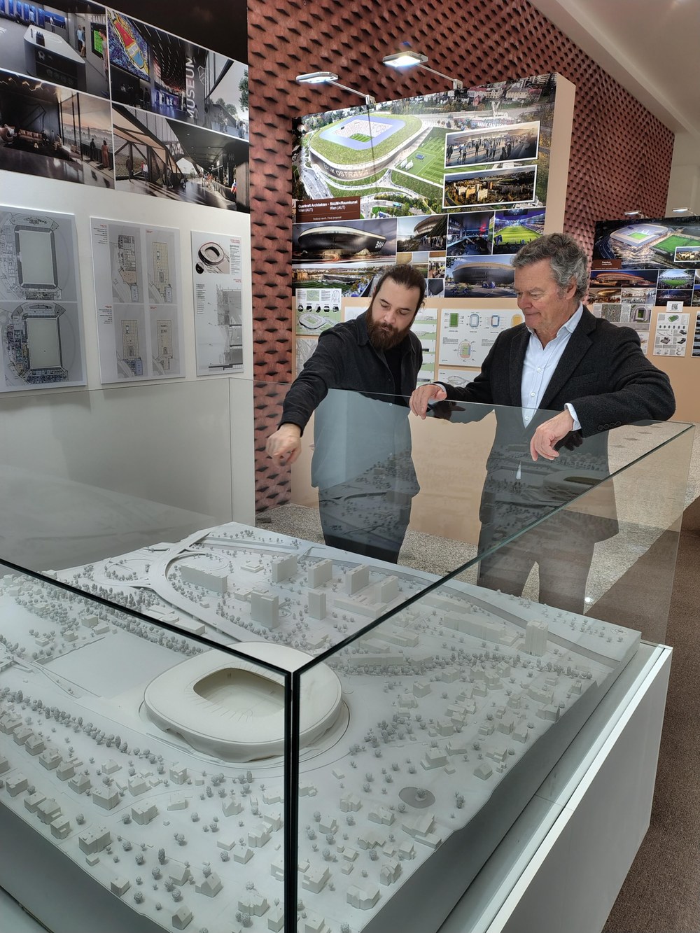 Representatives of the Winning Studio L35 Arquitectos with Their Design. Photo: MMO