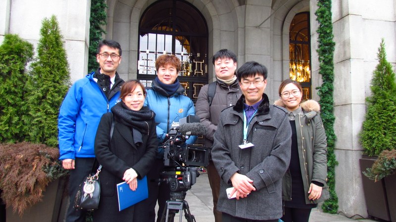 Through the Korean television camera Through the Korean television camera