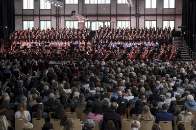Mahler 8 at Trojhalí Karolina became the largest classical music concert ever held in the region. Photo: Adolf Horsinka