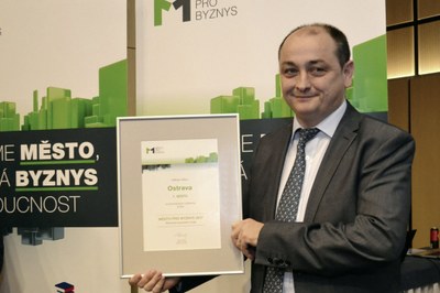 Deputy Mayor Radim Babinec receiving the award