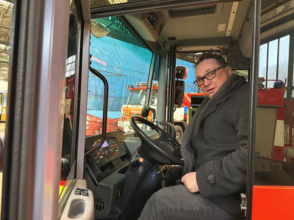 Ostrava Mayor Jan Dohnal also tested the firefighting equipment. Photo: MMO