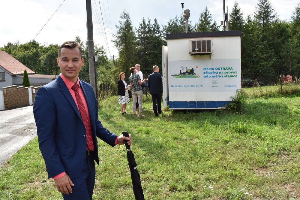 Deputy Mayor Aleš Boháč in front of one of the monitoring stations. Photo: MMO Deputy Mayor Aleš Boháč in front of one of the monitoring stations. Photos: MMO