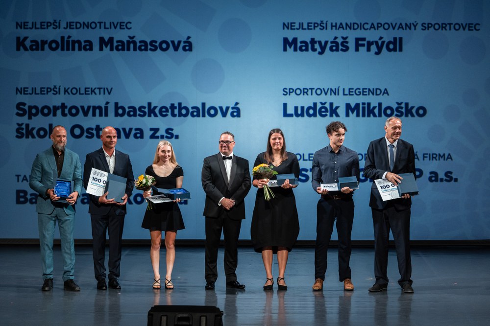 The Mayor of Ostrava, Jan Dohnal (centre), with the recipients of the Sportsman of the Year award