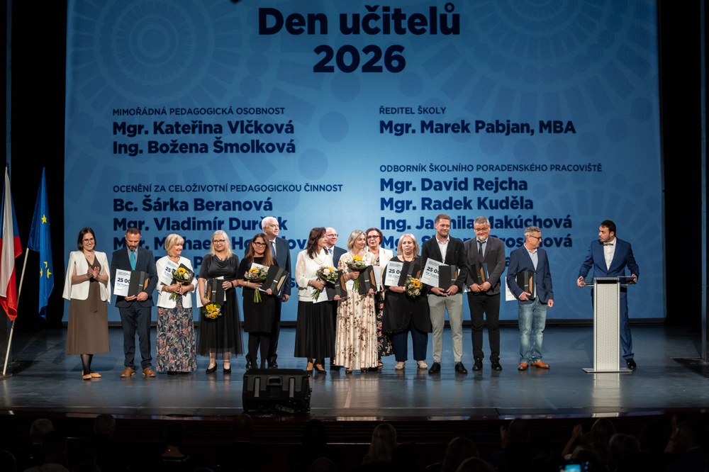 Councillor Andrea Hoffmannová (far left) with the awarded teaching and non-teaching staff of Ostrava schools.