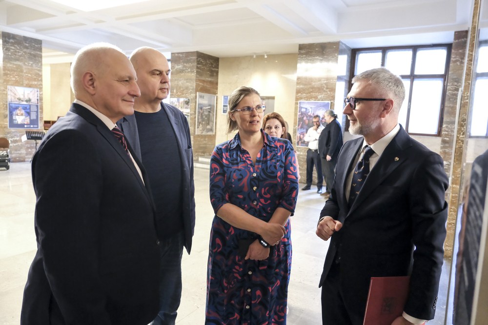 Deputy Mayor Zbyněk Pražák and Ostrava City Councillor Petr Veselka (left) speaking with Katowice Deputy Mayor Jarosław Makowski