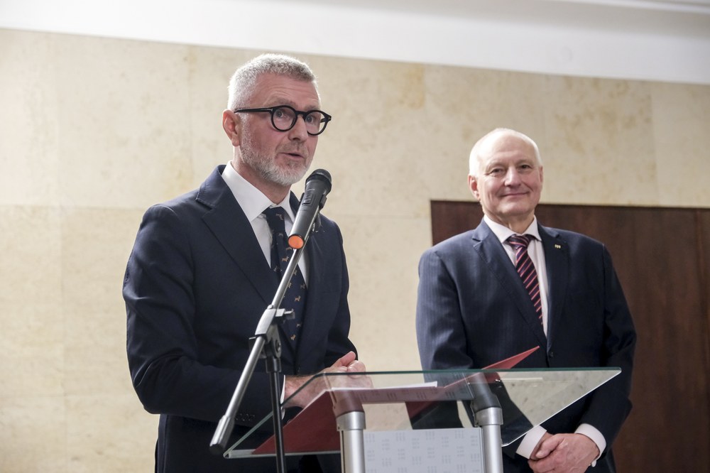 Opening speech by Katowice Deputy Mayor Jarosław Makowski. Next to him is Ostrava Deputy Mayor Zbyněk Pražák