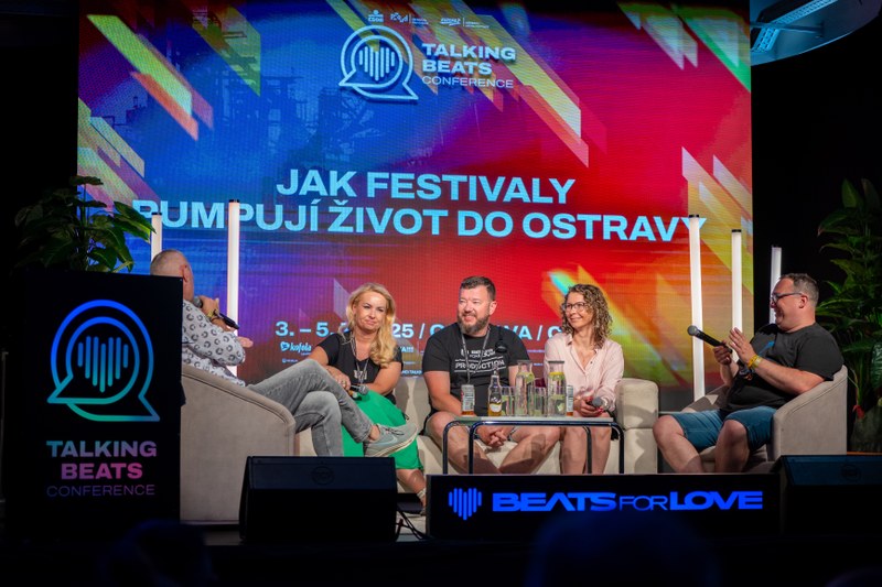 Mayor Jan Dohnal and Deputy Mayor Lucie Baránková Vilamová on the Talking Beats discussion stage. Photo: Lukáš Kaboň