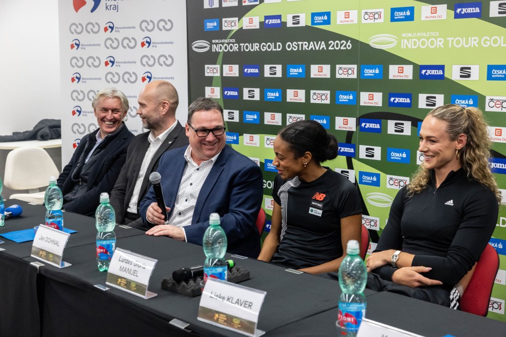 Ostrava mayor Jan Dohnal chatted with the athletes in a relaxed atmosphere.